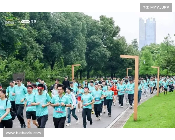 昆明春城跑步盛宴激情开跑挑战高原拥抱健康自然之美 昆明春城跑步盛宴激情开跑挑战高原拥抱健康自然之美